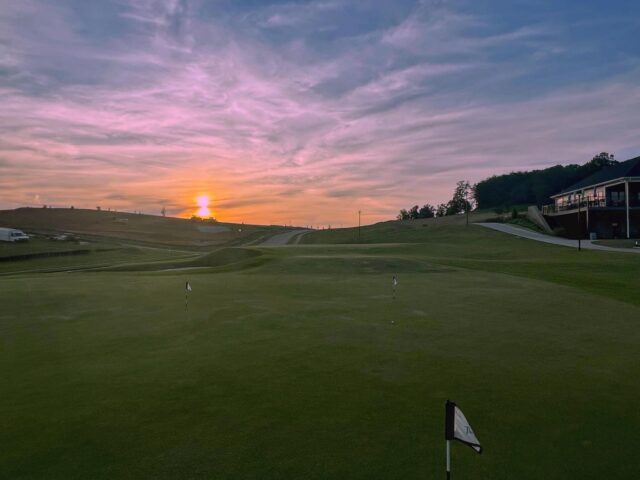 Putting under the Sunset
.
#sunset #ig_sunsetshots #shotoniphone #golf #golfpractice #golfputting #putting #thepatchatthepreserve #oakridgetn #oakridge thepreserveatoakridge