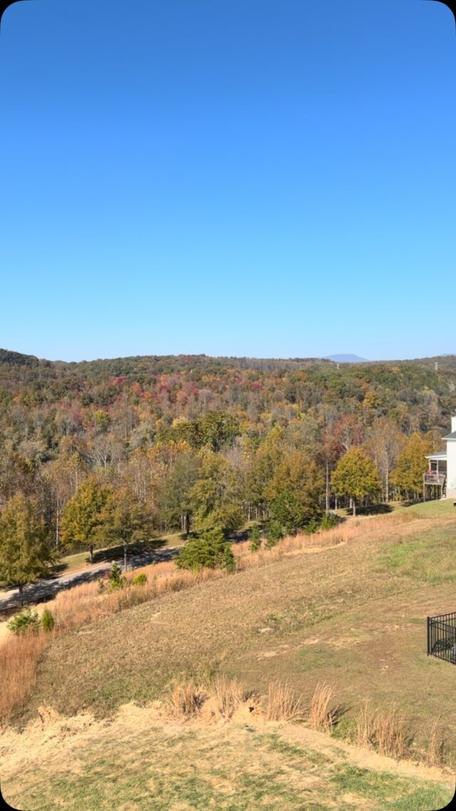 Why just admire the view when you could live here? 🍁 🍂There’s just something special about this time of year in East Tennessee! The beautiful fall colors, mountain views, and peaceful surroundings make The Preserve at Oak Ridge an incredible place to call home. 🏡